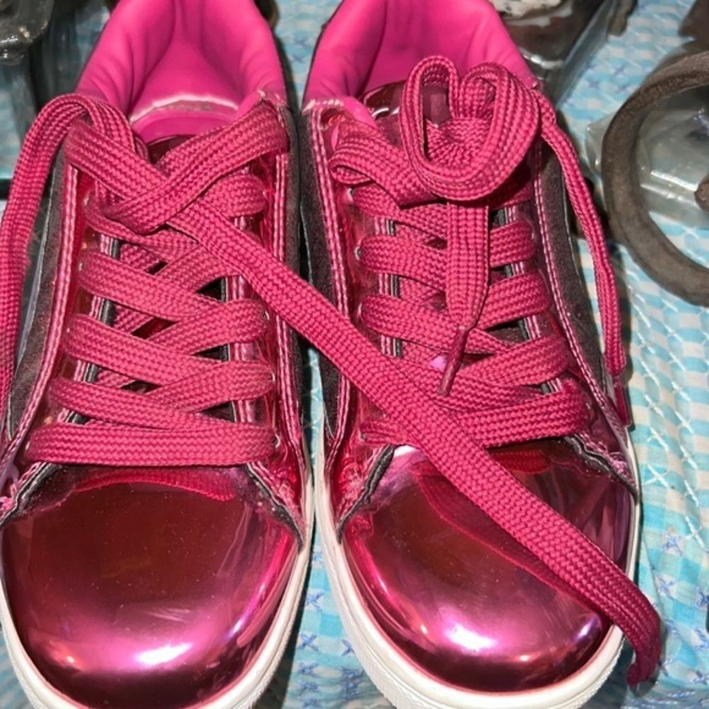 Girls shiny metallic tennis shoes by Legea of Italy